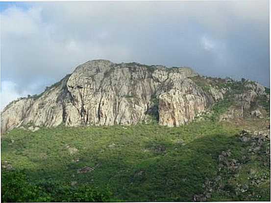 PEDRA DA CAVEIRA, POR ANTONIO MARCOS - ITAPAJ - CE