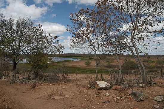 JAGUARETAMA-CE-CAATINGA E O LAGO-FOTO:CHARLES NORTHRUP - JAGUARETAMA - CE