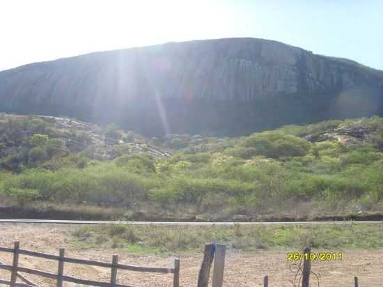 SERRA DA MICAELA NA BR 116 KM 270, POR HENRIQUE CAMPOS NOGUEIRA - JAGUARIBARA - CE