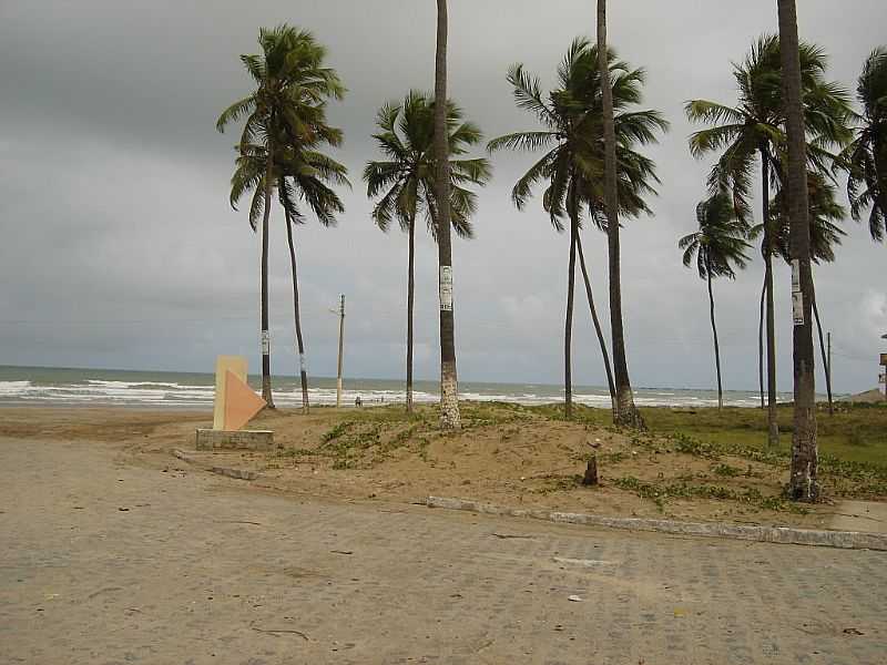 PIACABUU-AL-COQUEIROS NA ORLA DA PRAIA-FOTO:LEANDRO DURES - PIACABUU - AL