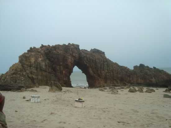 PEDRA FURADA/ JERI, POR ROZANGELA RODRIGUES - JIJOCA DE JERICOACOARA - CE