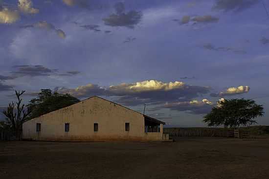 CASA EM REA RURAL DE JORDO-CE-FOTO:RWAGNERVM - JORDO - CE