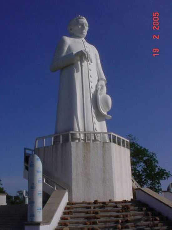 MONUMENTO  PADRE CCERO EM JUAZEIRO DO NORTE-CE-FOTO:VERNICA SILVA - JUAZEIRO DO NORTE - CE