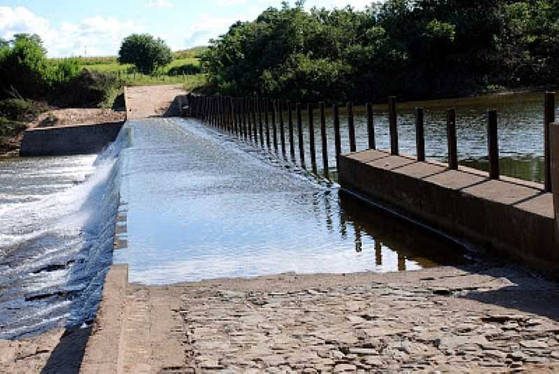 JUCS-CE-BARRAGEM CREBILON LIMA VERDE NO RIO JAGUARIBE-FOTO:DJFERSON S. ARAJO - JUCS - CE