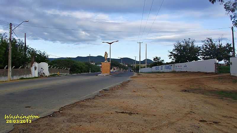 LAGOA DO MATO-CE-ENTRADA DA CIDADE-FOTO:WLUIZ - LAGOA DO MATO - CE