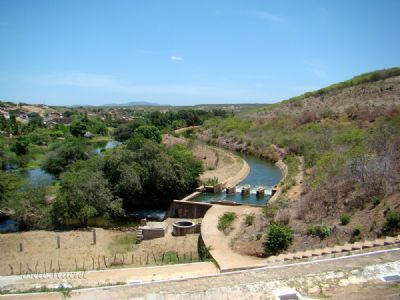 VALVULA E CANAL DE IRRIGAO AUDE DE LIMA CAMPOS CE, POR BETE MACIEL - LIMA CAMPOS - CE