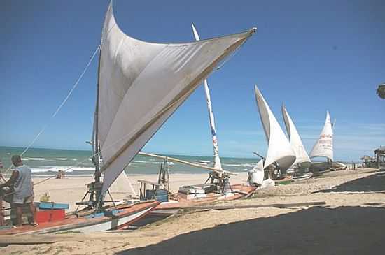 VELEIROS NA PRAIA EM MAJORLNDIA-CE-FOTO:NIMRA MHAD - MAJORLNDIA - CE