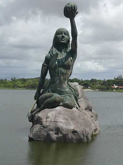 ESTTUA DE IRACEMA NA LAGOA DE MESSEJANA, POR PAULO TARGINO MOREIRA. - MESSEJANA - CE