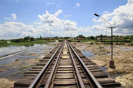 PONTE FERROVIRIA SOBRE O SANGRADOURO-FOTO:DER BICUDO - MIRAMA - CE