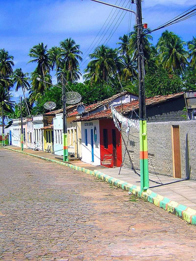 PORTO DE PEDRAS-AL-CASARIO EM RUA DO CENTRO-FOTO:NIANI - PORTO DE PEDRAS - AL