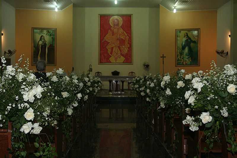 MONTE CASTELO-CE-INTERIOR DA IGREJA DE SANTA TEREZINHA-FOTO:SANTATEREZINHAMCASTELO - MONTE CASTELO - CE