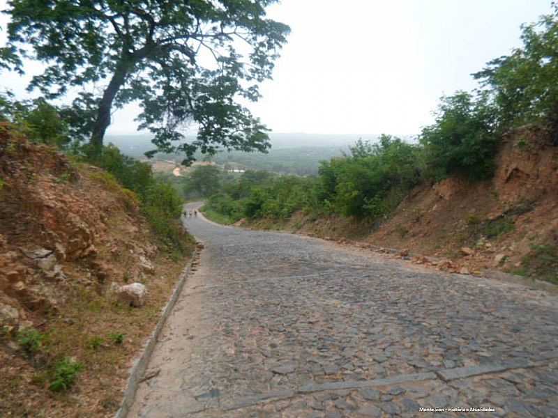 LADEIRA DA PEDRA CORTADA ANTES DO ALFALTO FOTO:  SILAS ALVES - MONTE SION - CE