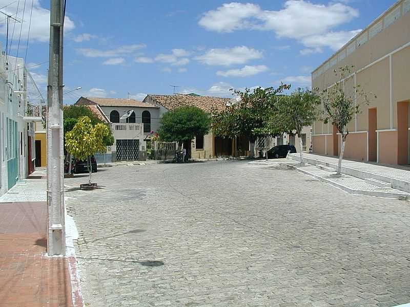 MORADA NOVA-CE-RUA AO LADO DA MATRIZ-FOTO:MILENA SARAIVA LEO VIEIRA - MORADA NOVA - CE