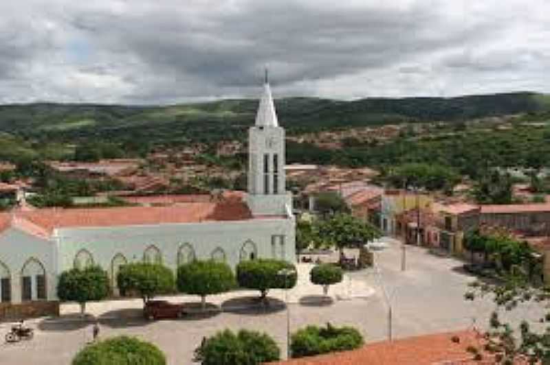 NOVA OINDA-CE-VISTA GERAL COM A MATRIZ NO CENTRO-FOTO:IDENTIDADE85.BLOGSPOT.COM  - NOVA OLINDA - CE