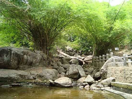 UMA DAS CACHOEIRAS DAS 'ANDRIAS'-FOTO:ALMIR JUC JR - PACATUBA - CE