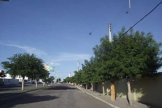 AVENIDA QUE CORTA A CIDADE DE PALHANO-FOTO:JAIRO SILAS - PALHANO - CE