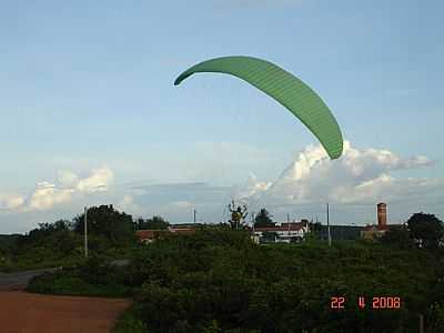 VO DE PARAMOTOR-FOTO:ROBERTODANIELL  - PEIXE GORDO - CE