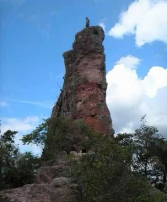 PEDRA BRANCA, POR THYCIANI MEDEIROS - PORTEIRAS - CE