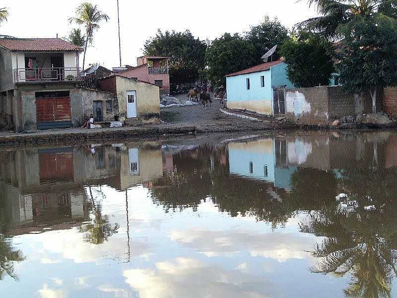 QUINCUNC-CE-AUDE E VISTA PARCIAL DA CIDADE-FOTO:ADEMILSON BOMBARDI - QUINCUNC - CE