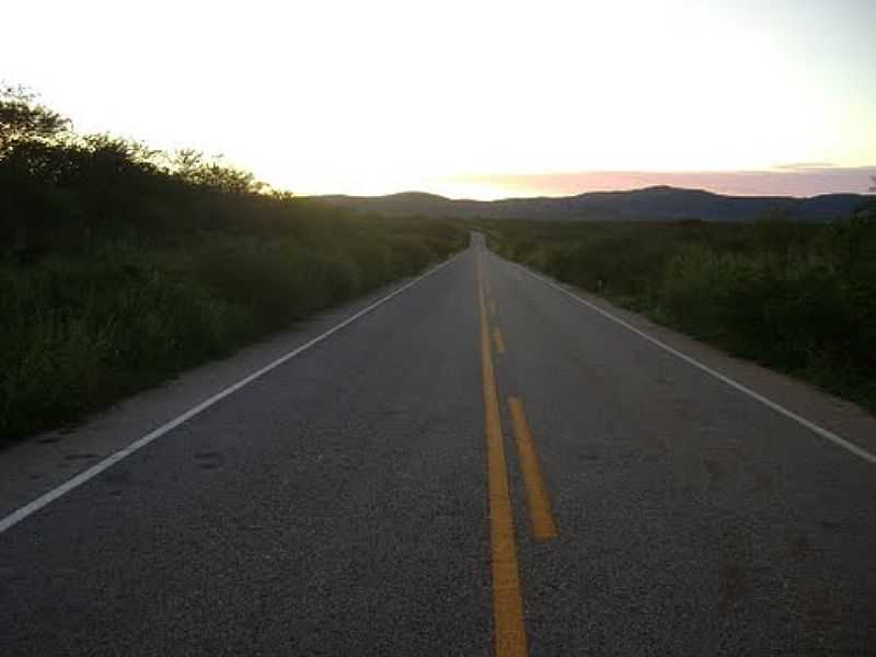 QUITERIANPOLIS-CE-RODOVIA SENTIDO  CIDADE-FOTO:MISAEL V.S  - QUITERIANPOLIS - CE