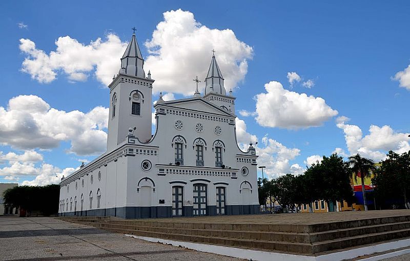 QUIXERAMOBIM-CE-MATRIZ DE SANTO ANTNIO DE PDUA-FOTO:ARAGO - QUIXERAMOBIM - CE