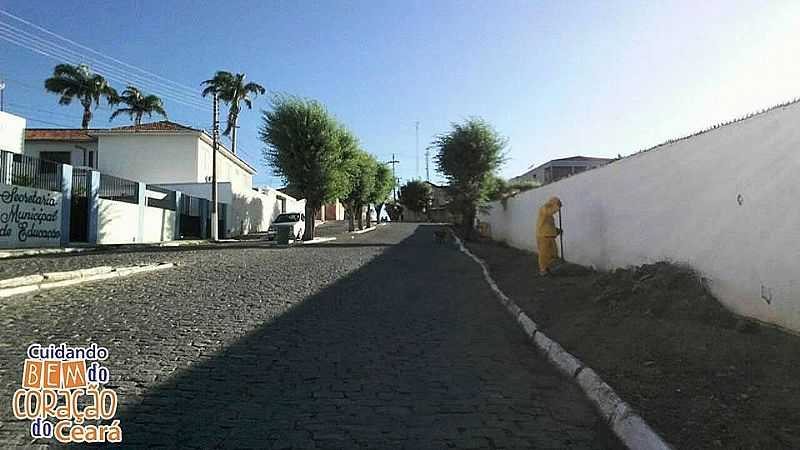 QUIXERAMOBIM-CE-RUA DA CIDADE-FOTO:FACEBBOOK - QUIXERAMOBIM - CE