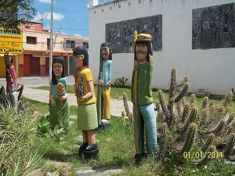 QUIXERAMOBIM-CE-SERTANEJOS ESCULPIDOS EM MADEIRA-FOTO:JOSUE MARINHO - QUIXERAMOBIM - CE