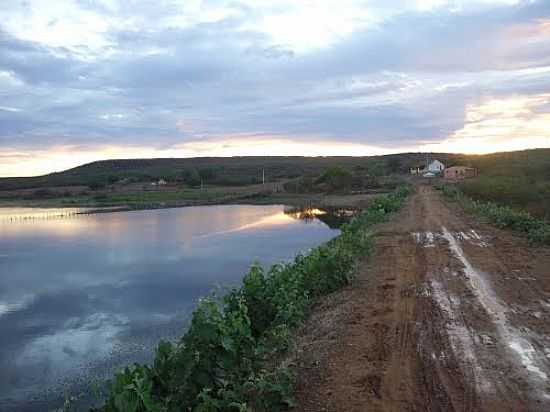 PR DO SOL NO AUDE PAPAGAIO EM SALITRE-CE-FOTO:THIAGO DOS PASSOS - SALITRE - CE