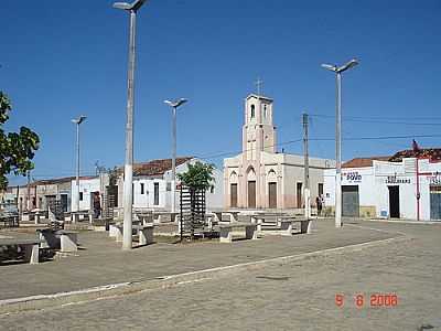 PRAA EM FRENTE A IGREJA, POR MARIANA.MATOS. - SANTA FELCIA - CE