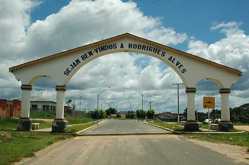 RODRIGUES ALVES-AC-PRTICO DE ENTRADA DA CIDADE-FOTO:JEZAFLU JESUS - RODRIGUES ALVES - AC