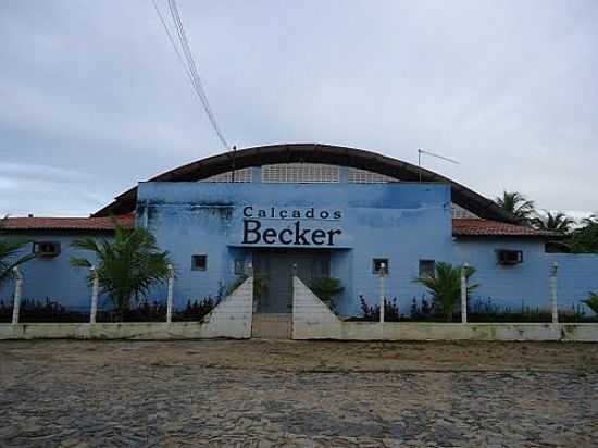 ANTIGO GINSIO POLIESPORTIVO, HOJE CALADOS BECKER-FOTO:HEDLUND - SEBASTIO DE ABREU - CE