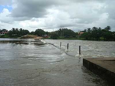 BARRAGEM DO SIUP SANGRANDO- FOTO:MOACYR MAMEDE - SIUP - CE