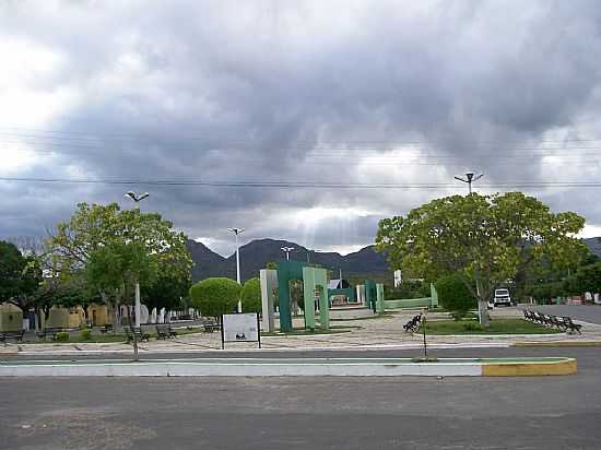 TAMBORIL-CE-PRAA CENTRAL DA CIDADE-FOTO:PIRES SOARES - TAMBORIL - CE