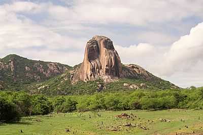 PEDRA DA ANDORINHA - TAPERUABA POR MACLIO GOMES - TAPERUABA - CE