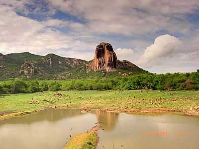 PEDRA DA ANDORINHA - TAPERUABA POR MACLIO GOMES - TAPERUABA - CE