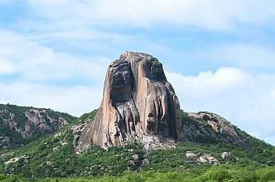 PEDRA DA ANDORINHA - TAPERUABA POR MACLIO GOMES - TAPERUABA - CE