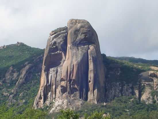 PEDRA DAS ANDORINHAS, POR NEURIENE - TAPERUABA - CE
