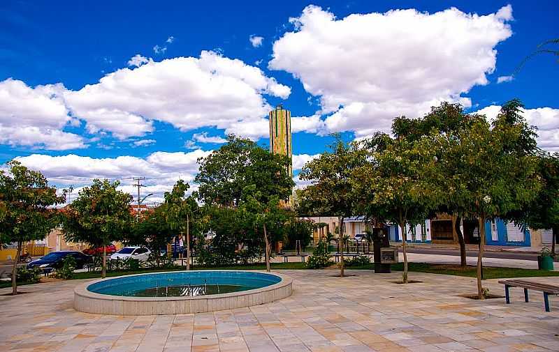 TAU-CE-PRAA NO CENTRO DA CIDADE-FOTO:ARAGO  - TAU - CE