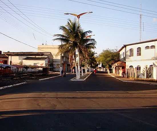 AV.DO MERCADO PBLICO EM UBAJARA-FOTO:HELDER FONTENELE - UBAJARA - CE