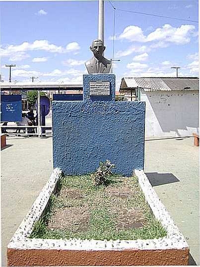 BUSTO DE ANTNIO GUALBERTO DE SALES - 
POR HERALDOMEDEIROS  - UMIRIM - CE