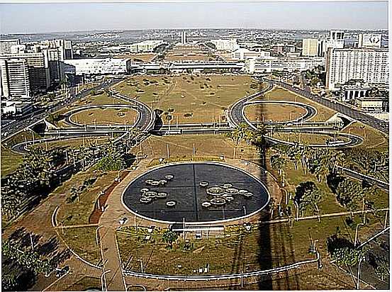 AVENIDA CENTRAL EM BRASILIA-DF-FOTO:ANDR BONACIN - BRASLIA - DF