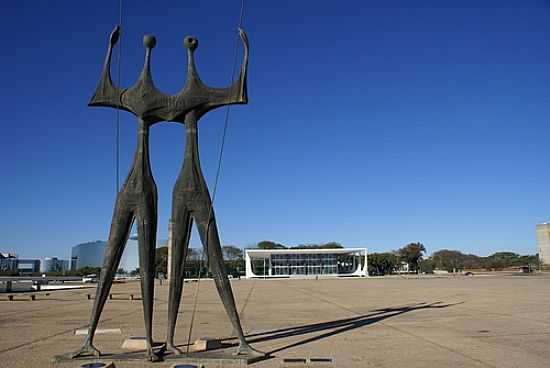 ESCULTURA DE CANDANGOS EM BRASLIA-DF-FOTO:EDGARD THOMAS - BRASLIA - DF