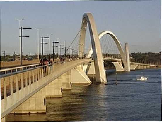 PONTE JK E LAGO PARANO-FOTO:ANDR BONACIN - BRASLIA - DF