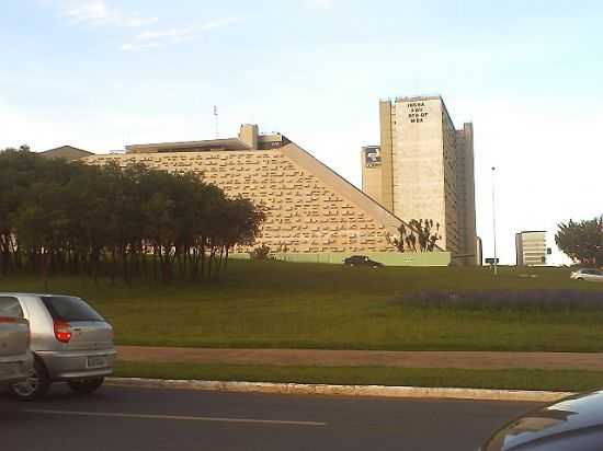 TEATRO NACIONAL, POR CLUDIA TELES - BRASLIA - DF