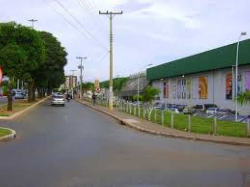 GAMA-DF-RUA DO SHOPPING-FOTO:WWW.SKYSCRAPERCITY.COM  - GAMA - DF