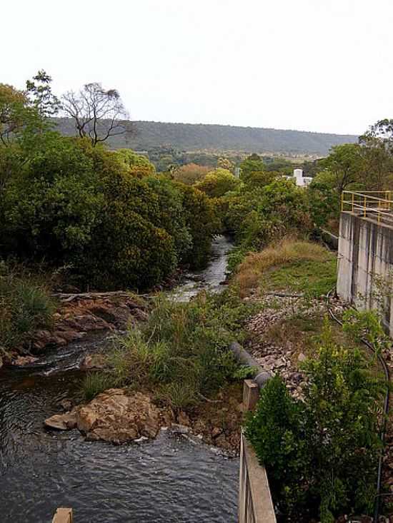 BARRAGEM PARA CAPTAO DE GUA EM PLANALTINA-FOTO:S. F. DA COSTA - PLANALTINA - DF