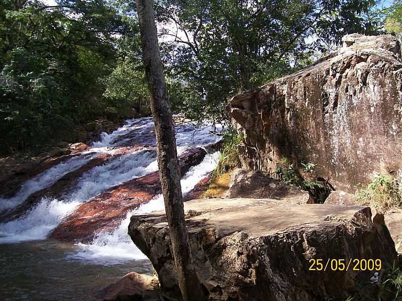 RECANTO DAS EMAS-DF-CACHOEIRA NO PARQUE ECOLGICO E VIVENCIAL  - RECANTO DAS EMAS - DF