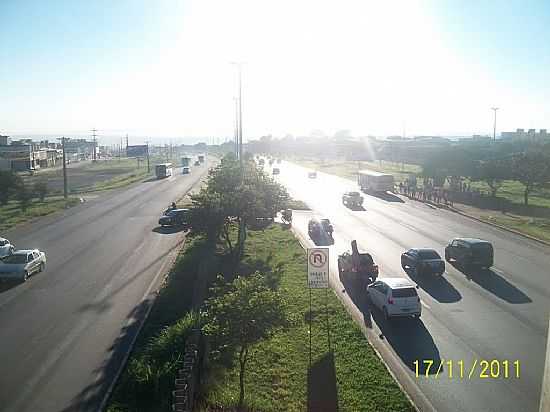 AVENIDA PRINCIPAL SENTIDO BRASLIA EM RIACHO FUNDO-DF-FOTO:JOAO MENDES - RIACHO FUNDO - DF