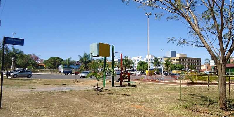 RIACHO FUNDO I-DF-PRACINHA NO CENTRO-FOTO:HAZNOBE - RIACHO FUNDO - DF