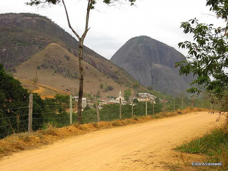 GUIA BRANCA-ES-VISTA DA CIDADE E A SERRA-FOTO:ERICK ANISZEWSKI  - GUIA BRANCA - ES